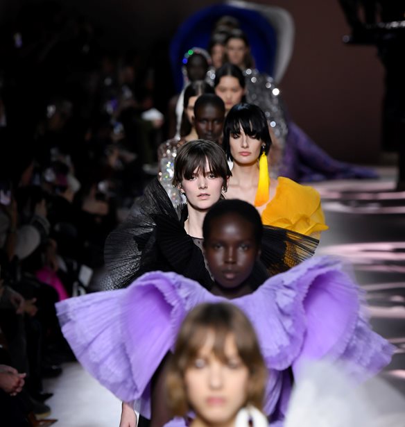 &#x39F; &#x3BF;&#x3AF;&#x3BA;&#x3BF;&#x3C2; Givenchy &#x3C1;&#x3AC;&#x3B2;&#x3B5;&#x3B9; &#x3B9;&#x3B1;&#x3C4;&#x3C1;&#x3B9;&#x3BA;&#x3AD;&#x3C2; &#x3C0;&#x3BF;&#x3B4;&#x3B9;&#x3AD;&#x3C2;