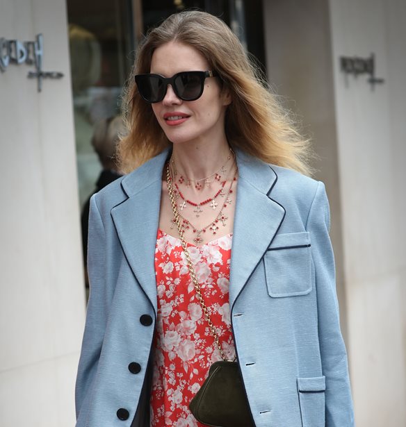 &#x397; Natalia Vodianova &#x3C6;&#x3CC;&#x3C1;&#x3B5;&#x3C3;&#x3B5; &#x3BC;&#x3AF;&#x3B1; &#x3B1;&#x3C0;&#x3CC; &#x3C4;&#x3B9;&#x3C2; hot &#x3C4;&#x3AC;&#x3C3;&#x3B5;&#x3B9;&#x3C2; &#x3C4;&#x3BF;&#x3C5; &#x3BA;&#x3B1;&#x3BB;&#x3BF;&#x3BA;&#x3B1;&#x3B9;&#x3C1;&#x3B9;&#x3BF;&#x3CD;