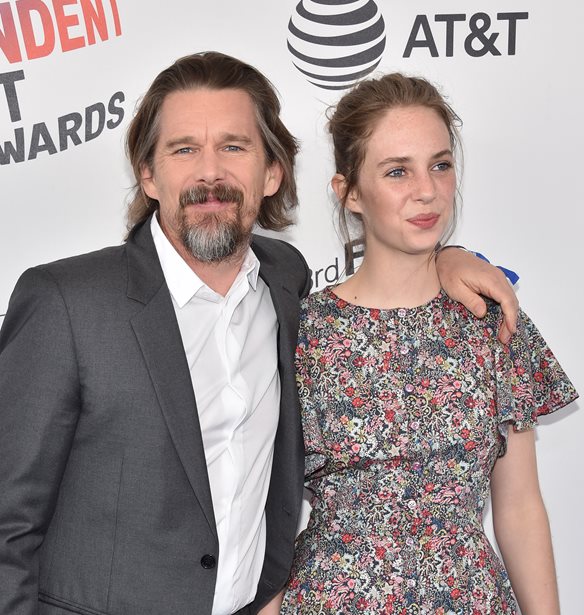 &#x39F; Ethan Hawke &#x3B2;&#x3BF;&#x3B7;&#x3B8;&#x3AC;&#x3B5;&#x3B9; &#x3C4;&#x3B7;&#x3BD; &#x3BA;&#x3CC;&#x3C1;&#x3B7; &#x3C4;&#x3BF;&#x3C5; &#x3BD;&#x3B1; &#x3B3;&#x3C5;&#x3C1;&#x3AF;&#x3C3;&#x3B5;&#x3B9; video clip