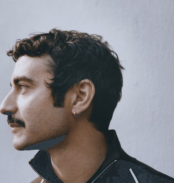 Versace | &#x39F; Dario Vitale &#x3B1;&#x3C0;&#x3BF;&#x3C7;&#x3C9;&#x3C1;&#x3B5;&#x3AF; &#x3B1;&#x3C0;&#x3CC; &#x3C4;&#x3BF;&#x3BD; &#x3BF;&#x3AF;&#x3BA;&#x3BF;