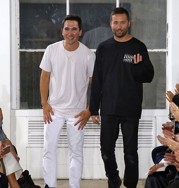 Loewe | &#x3A4;&#x3BF; &#x3C0;&#x3C1;&#x3CE;&#x3B7;&#x3BD; &#x3B4;&#x3AF;&#x3B4;&#x3C5;&#x3BC;&#x3BF; &#x3C4;&#x3B7;&#x3C2; Proenza Schouler &#x3B1;&#x3BD;&#x3B1;&#x3BB;&#x3B1;&#x3BC;&#x3B2;&#x3AC;&#x3BD;&#x3B5;&#x3B9; &#x3C4;&#x3BF; &#x3C4;&#x3B9;&#x3BC;&#x3CC;&#x3BD;&#x3B9; &#x3C4;&#x3BF;&#x3C5; &#x3BF;&#x3AF;&#x3BA;&#x3BF;&#x3C5;