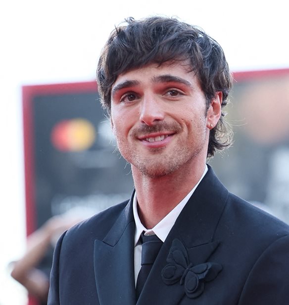 Jacob Elordi | &#x3A4;&#x3BF; &#x3BD;&#x3B5;&#x3C1;&#x3CC; &#x3B1;&#x3C0;&#x3CC; &#x3C4;&#x3B7; &#x3C3;&#x3BA;&#x3B7;&#x3BD;&#x3AE; &#x3C4;&#x3B7;&#x3C2; &#x3BC;&#x3C0;&#x3B1;&#x3BD;&#x3B9;&#x3AD;&#x3C1;&#x3B1;&#x3C2; &#x3C3;&#x3C4;&#x3BF; Saltburn &#x3AD;&#x3B3;&#x3B9;&#x3BD;&#x3B5; &#x3BA;&#x3B5;&#x3C1;&#x3AF;