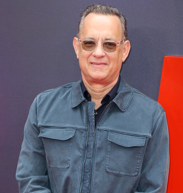 Tom Hanks: &#x388;&#x3B3;&#x3B9;&#x3BD;&#x3B5; 64 &#x3BA;&#x3B1;&#x3B9; &#x3C4;&#x3BF; &#x3B3;&#x3B9;&#x3CC;&#x3C1;&#x3C4;&#x3B1;&#x3C3;&#x3B5; &#x3BC;&#x3B5; &#x3BC;&#x3AF;&#x3B1; &#x3B5;&#x3C0;&#x3B9;&#x3BA;&#x3AE; &#x3B2;&#x3BF;&#x3C5;&#x3C4;&#x3B9;&#x3AC; &#x3C3;&#x3C4;&#x3B7;&#x3BD; &#x3C0;&#x3B9;&#x3C3;&#x3AF;&#x3BD;&#x3B1;