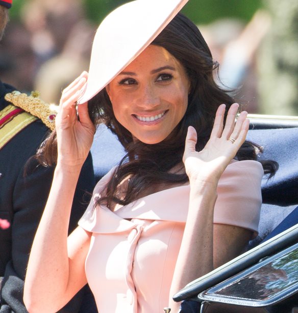 &#x391;&#x3C5;&#x3C4;&#x3CC;&#x3C2; &#x3B5;&#x3AF;&#x3BD;&#x3B1;&#x3B9; &#x3BF; &#x3BB;&#x3CC;&#x3B3;&#x3BF;&#x3C2; &#x3C0;&#x3BF;&#x3C5; &#x3B7; Meghan Markle &#x3B5;&#x3C0;&#x3B9;&#x3BB;&#x3AD;&#x3B3;&#x3B5;&#x3B9; &#x3C3;&#x3C5;&#x3C7;&#x3BD;&#x3AC; &#x3BD;&#x3B1; &#x3C6;&#x3BF;&#x3C1;&#x3AC;&#x3B5;&#x3B9; &#x3C1;&#x3BF;&#x3B6; &#x3C6;&#x3BF;&#x3C1;&#x3AD;&#x3BC;&#x3B1;&#x3C4;&#x3B1;