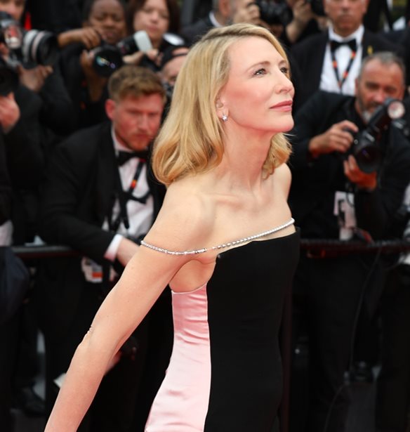 Cate Blanchett | &#x3A3;&#x3C4;&#x3BF; &#x3BA;&#x3CC;&#x3BA;&#x3BA;&#x3B9;&#x3BD;&#x3BF; &#x3C7;&#x3B1;&#x3BB;&#x3AF; &#x3BC;&#x3B5; &#x3C6;&#x3CC;&#x3C1;&#x3B5;&#x3BC;&#x3B1; &#x3C0;&#x3BF;&#x3C5; &#x3C0;&#x3B1;&#x3C1;&#x3AD;&#x3C0;&#x3B5;&#x3BC;&#x3C0;&#x3B5; &#x3C3;&#x3C4;&#x3B1; &#x3C7;&#x3C1;&#x3CE;&#x3BC;&#x3B1;&#x3C4;&#x3B1; &#x3C4;&#x3B7;&#x3C2; &#x3C3;&#x3B7;&#x3BC;&#x3B1;&#x3AF;&#x3B1;&#x3C2; &#x3C4;&#x3B7;&#x3C2; &#x3A0;&#x3B1;&#x3BB;&#x3B1;&#x3B9;&#x3C3;&#x3C4;&#x3AF;&#x3BD;&#x3B7;&#x3C2;