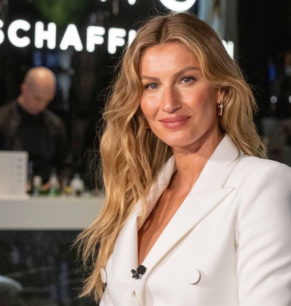 Gisele | &#x39F; &#x3C0;&#x3C1;&#x3B1;&#x3B3;&#x3BC;&#x3B1;&#x3C4;&#x3B9;&#x3BA;&#x3CC;&#x3C2; &#x3BB;&#x3CC;&#x3B3;&#x3BF;&#x3C2; &#x3C0;&#x3BF;&#x3C5; &#x3C0;&#x3AE;&#x3C1;&#x3B5; &#x3B4;&#x3B9;&#x3B1;&#x3B6;&#x3CD;&#x3B3;&#x3B9;&#x3BF; &#x3B1;&#x3C0;&#x3CC; &#x3C4;&#x3BF;&#x3BD; Tom Brady