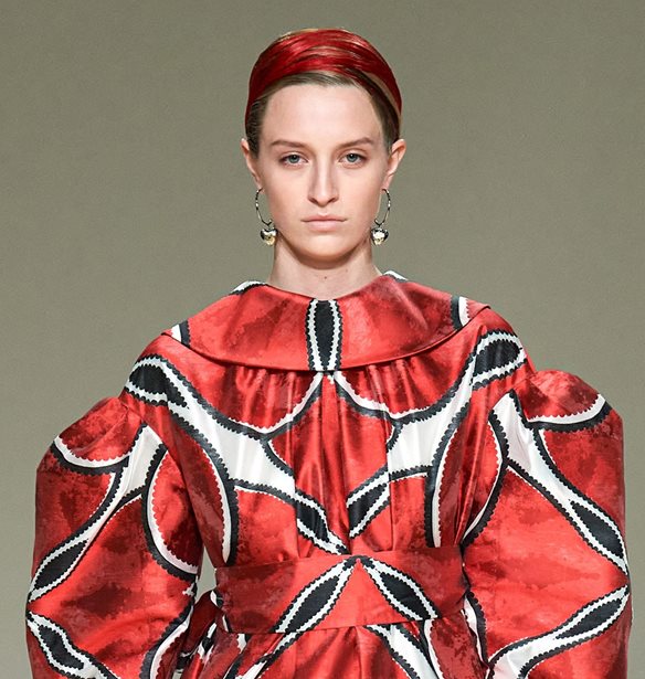 &#x388;&#x3BD;&#x3B1; &#x3B4;&#x3B7;&#x3BC;&#x3B9;&#x3BF;&#x3C5;&#x3C1;&#x3B3;&#x3B9;&#x3BA;&#x3CC; &#x3C0;&#x3B1;&#x3B9;&#x3C7;&#x3BD;&#x3AF;&#x3B4;&#x3B9; &#x3BC;&#x3B5; &#x3C4;&#x3BF;&#x3BD; &#x3BF;&#x3AF;&#x3BA;&#x3BF; Alexander McQueen