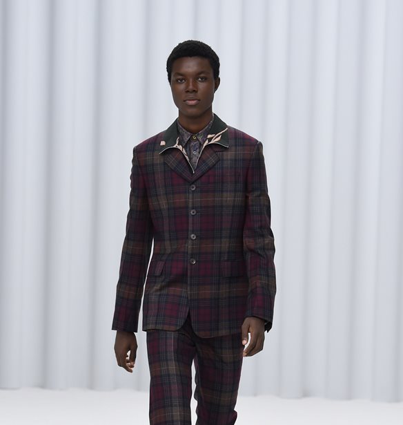 &#x39F; Paul Smith &#x3B5;&#x3BE;&#x3B1;&#x3BA;&#x3BF;&#x3BB;&#x3BF;&#x3C5;&#x3B8;&#x3B5;&#x3AF; &#x3BD;&#x3B1; &#x3C6;&#x3BF;&#x3C1;&#x3AC; &#x3C4;&#x3B1; &#x3BA;&#x3BF;&#x3C3;&#x3C4;&#x3BF;&#x3CD;&#x3BC;&#x3B9;&#x3B1; &#x3C4;&#x3BF;&#x3C5; &#x3C4;&#x3B7;&#x3BD; &#x3C0;&#x3B5;&#x3C1;&#x3AF;&#x3BF;&#x3B4;&#x3BF; &#x3C4;&#x3BF;&#x3C5; lockdown