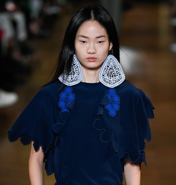 H Pantone &#x3B1;&#x3BD;&#x3B1;&#x3BA;&#x3BF;&#x3AF;&#x3BD;&#x3C9;&#x3C3;&#x3B5; &#x3C4;&#x3BF; &#x3C7;&#x3C1;&#x3CE;&#x3BC;&#x3B1; &#x3C4;&#x3B7;&#x3C2; &#x3C7;&#x3C1;&#x3BF;&#x3BD;&#x3B9;&#x3AC;&#x3C2; &#x3B3;&#x3B9;&#x3B1; &#x3C4;&#x3BF; 2020