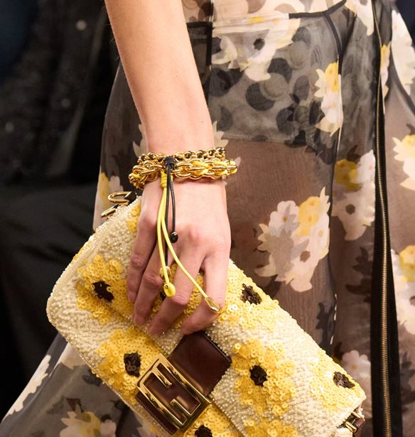 &#x391;&#x3C0;&#x3CC; &#x3C4;&#x3B7; Baguette &#x3AD;&#x3C9;&#x3C2; &#x3C4;&#x3B7;&#x3BD; Peekaboo | &#x397; &#x3BA;&#x3BB;&#x3B7;&#x3C1;&#x3BF;&#x3BD;&#x3BF;&#x3BC;&#x3B9;&#x3AC; &#x3C4;&#x3B7;&#x3C2; Silvia Venturini Fendi &#x3BA;&#x3B1;&#x3B9; &#x3BF;&#x3B9; &#x3C4;&#x3C3;&#x3AC;&#x3BD;&#x3C4;&#x3B5;&#x3C2; &#x3C0;&#x3BF;&#x3C5; &#x3BA;&#x3B1;&#x3B8;&#x3CC;&#x3C1;&#x3B9;&#x3C3;&#x3B1;&#x3BD; &#x3C4;&#x3B7;&#x3BD; pop &#x3BA;&#x3BF;&#x3C5;&#x3BB;&#x3C4;&#x3BF;&#x3CD;&#x3C1;&#x3B1;