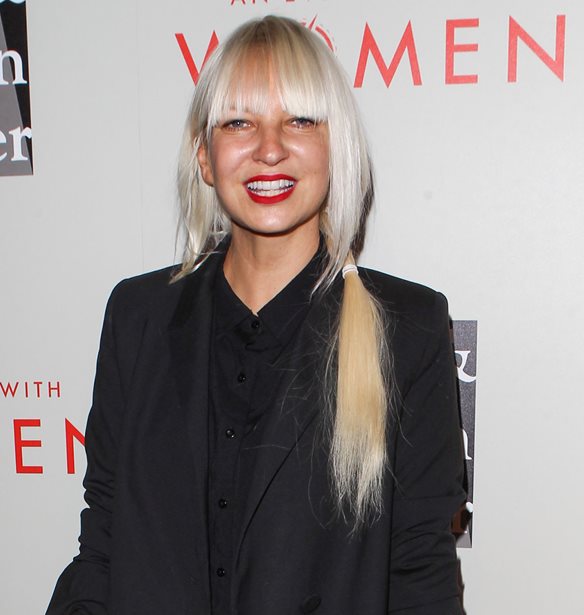 Sia | &#x391;&#x3C0;&#x3BF;&#x3BA;&#x3AC;&#x3BB;&#x3C5;&#x3C8;&#x3B5; &#x3CC;&#x3C4;&#x3B9; &#x3B2;&#x3C1;&#x3AF;&#x3C3;&#x3BA;&#x3B5;&#x3C4;&#x3B1;&#x3B9; &#x3C3;&#x3C4;&#x3BF; &#x3C6;&#x3AC;&#x3C3;&#x3BC;&#x3B1; &#x3C4;&#x3BF;&#x3C5; &#x3B1;&#x3C5;&#x3C4;&#x3B9;&#x3C3;&#x3BC;&#x3BF;&#x3CD;