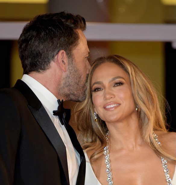Jennifer Lopez - Ben Affleck | &#x3A0;&#x3BF;&#x3B9;&#x3BF;&#x3C2; &#x3B5;&#x3AF;&#x3BD;&#x3B1;&#x3B9; &#x3BF; &#x3B4;&#x3B9;&#x3AC;&#x3C3;&#x3B7;&#x3BC;&#x3BF;&#x3C2; &#x3C0;&#x3BF;&#x3C5; &#x3B8;&#x3B1; &#x3C0;&#x3B1;&#x3BD;&#x3C4;&#x3C1;&#x3AD;&#x3C8;&#x3B5;&#x3B9; &#x3C4;&#x3BF; &#x3B6;&#x3B5;&#x3C5;&#x3B3;&#x3AC;&#x3C1;&#x3B9;;