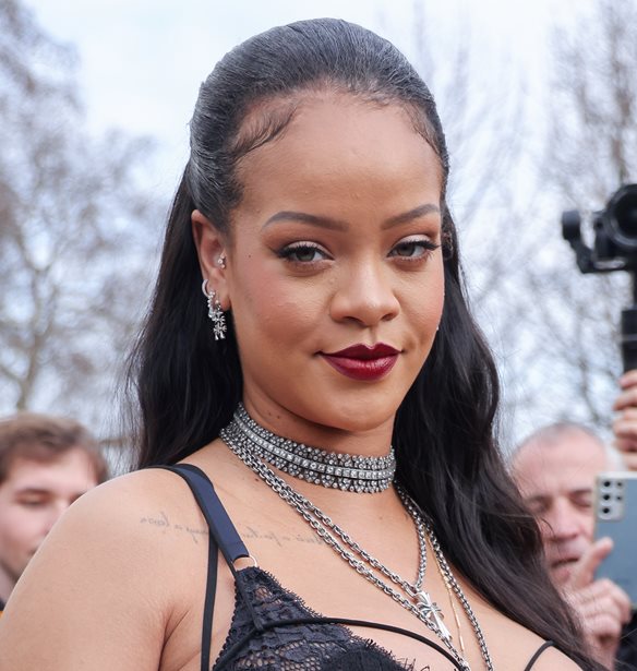 &#x397; Rihanna &#x3B5;&#x3C0;&#x3B9;&#x3C3;&#x3C4;&#x3C1;&#x3AD;&#x3C6;&#x3B5;&#x3B9; &#x3C3;&#x3C4;&#x3B7; &#x3BC;&#x3BF;&#x3C5;&#x3C3;&#x3B9;&#x3BA;&#x3AE; &#x3C3;&#x3C4;&#x3B9;&#x3C2; 28 &#x39F;&#x3BA;&#x3C4;&#x3C9;&#x3B2;&#x3C1;&#x3AF;&#x3BF;&#x3C5; - &#x38C;&#x3C3;&#x3B1; &#x3B3;&#x3BD;&#x3C9;&#x3C1;&#x3AF;&#x3B6;&#x3BF;&#x3C5;&#x3BC;&#x3B5; &#x3B3;&#x3B9;&#x3B1; &#x3C4;&#x3BF; &#x3BD;&#x3AD;&#x3BF; &#x3C4;&#x3B7;&#x3C2; single