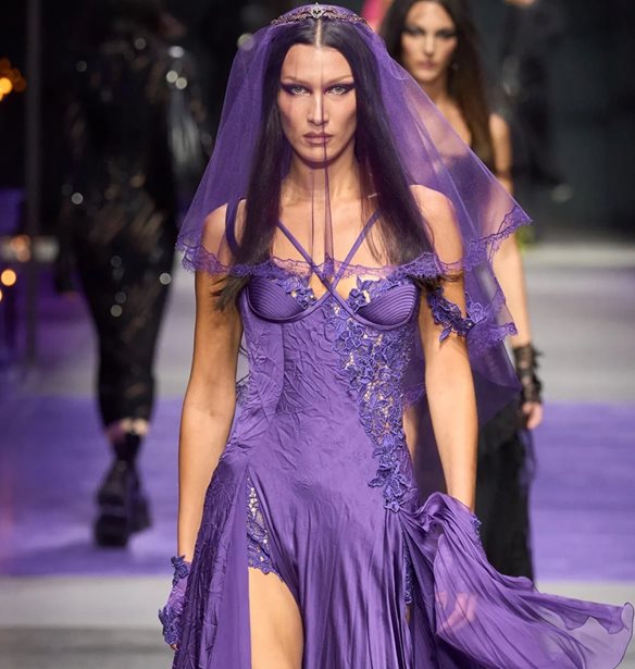 &#x393;&#x3B9;&#x3B1;&#x3C4;&#x3AF; &#x3BF; Versace &#x3AD;&#x3C3;&#x3B2;&#x3B7;&#x3C3;&#x3B5; &#x3CC;&#x3BB;&#x3B5;&#x3C2; &#x3C4;&#x3B9;&#x3C2; &#x3B1;&#x3BD;&#x3B1;&#x3C1;&#x3C4;&#x3AE;&#x3C3;&#x3B5;&#x3B9;&#x3C2; &#x3C4;&#x3BF;&#x3C5; &#x3C3;&#x3C4;&#x3BF; Instagram