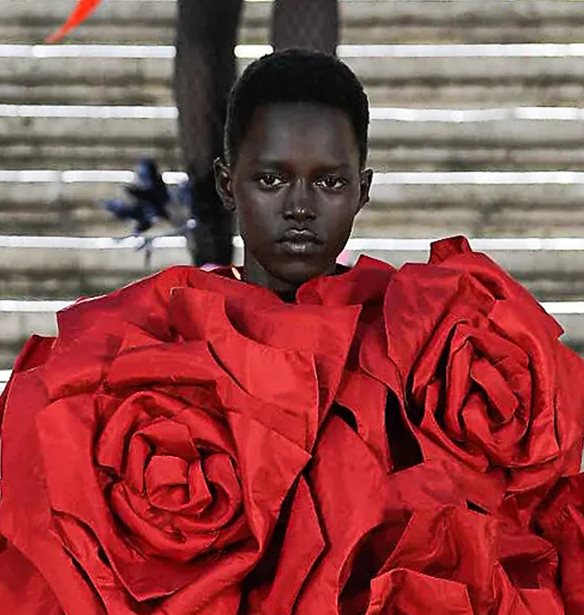 &#x3A4;&#x3B9;&#x3C4;&#x3B1;&#x3BD;&#x3BF;&#x3BC;&#x3B1;&#x3C7;&#x3AF;&#x3B1; | &#x39F; &#x3BF;&#x3AF;&#x3BA;&#x3BF;&#x3C2; Dior &#x3B6;&#x3B7;&#x3C4;&#x3AC; 100.000 &#x3B5;&#x3C5;&#x3C1;&#x3CE; &#x3B1;&#x3C0;&#x3CC; &#x3C4;&#x3BF;&#x3BD; &#x3BF;&#x3AF;&#x3BA;&#x3BF; Valentino &#x3BC;&#x3B5; &#x3B1;&#x3C6;&#x3BF;&#x3C1;&#x3BC;&#x3AE; &#x3C4;&#x3BF; &#x3C3;&#x3CC;&#x3BF;&#x3C5; &#x3C3;&#x3C4;&#x3B7;&#x3BD; Piazza di Spagna