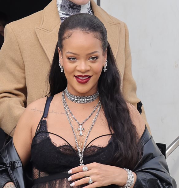 &#x397; Rihanna &#x3B1;&#x3C0;&#x3BF;&#x3BA;&#x3AC;&#x3BB;&#x3C5;&#x3C8;&#x3B5; &#x3C0;&#x3BF;&#x3B9;&#x3B1; &#x3B5;&#x3AF;&#x3BD;&#x3B1;&#x3B9; &#x3B7; &#x3B1;&#x3B3;&#x3B1;&#x3C0;&#x3B7;&#x3BC;&#x3AD;&#x3BD;&#x3B7; &#x3C4;&#x3B7;&#x3C2; &#x3C3;&#x3C4;&#x3B9;&#x3B3;&#x3BC;&#x3AE; &#x3C4;&#x3B7;&#x3C2; &#x3B7;&#x3BC;&#x3AD;&#x3C1;&#x3B1;&#x3C2; &#x3BC;&#x3B5; &#x3C4;&#x3BF; &#x3B3;&#x3B9;&#x3BF; &#x3C4;&#x3B7;&#x3C2;