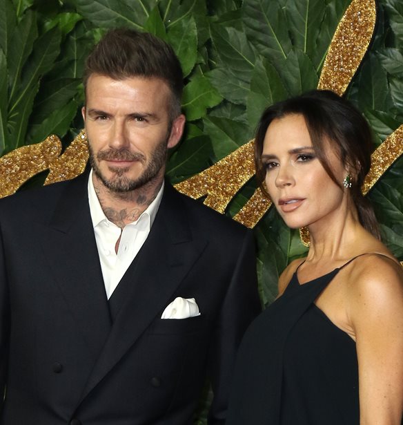 &#x397; Victoria Beckham &#x3B1;&#x3C5;&#x3C4;&#x3BF;&#x3C3;&#x3B1;&#x3C1;&#x3BA;&#x3AC;&#x3B6;&#x3B5;&#x3C4;&#x3B1;&#x3B9; | &#x391;&#x3BD;&#x3AD;&#x3B2;&#x3B1;&#x3C3;&#x3B5; &#x3C4;&#x3B7; &quot;&#x3BC;&#x3BF;&#x3BD;&#x3B1;&#x3B4;&#x3B9;&#x3BA;&#x3AE;&quot; &#x3B3;&#x3B5;&#x3BB;&#x3B1;&#x3C3;&#x3C4;&#x3AE; &#x3C6;&#x3C9;&#x3C4;&#x3BF;&#x3B3;&#x3C1;&#x3B1;&#x3C6;&#x3AF;&#x3B1; &#x3C4;&#x3B7;&#x3C2; &#x3B3;&#x3B9;&#x3B1; &#x3C4;&#x3B7;&#x3BD; &#x3B5;&#x3C0;&#x3AD;&#x3C4;&#x3B5;&#x3B9;&#x3BF; &#x3C4;&#x3BF;&#x3C5; &#x3B3;&#x3AC;&#x3BC;&#x3BF;&#x3C5; &#x3C4;&#x3B7;&#x3C2;