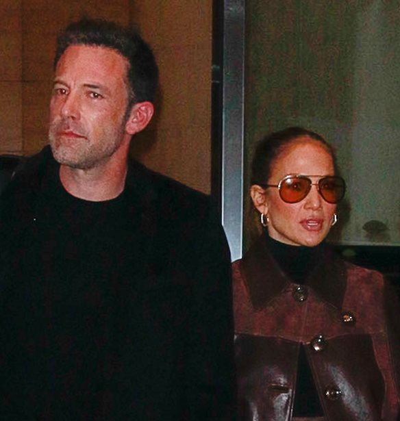 Jennifer Lopez - Ben Affleck | &#x3A4;&#x3BF; &#x3B5;&#x3B9;&#x3B4;&#x3CD;&#x3BB;&#x3BB;&#x3B9;&#x3CC; &#x3C4;&#x3BF;&#x3C5;&#x3C2; &#x3BA;&#x3B1;&#x3BB;&#x3AC; &#x3BA;&#x3C1;&#x3B1;&#x3C4;&#x3B5;&#x3AF; - &#x397; &#x3BD;&#x3AD;&#x3B1; &#x3B5;&#x3BC;&#x3C6;&#x3AC;&#x3BD;&#x3B9;&#x3C3;&#x3B7; &#x3C3;&#x3C4;&#x3BF; &#x39B;&#x3BF;&#x3C2; &#x386;&#x3BD;&#x3C4;&#x3B6;&#x3B5;&#x3BB;&#x3B5;&#x3C2;