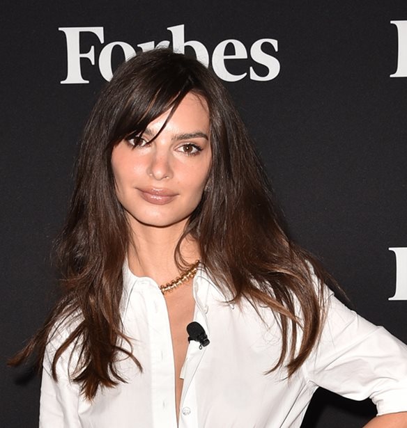 &#x397; Emily Ratajkowski &#x3B3;&#x3B9;&#x3B1; &#x3C4;&#x3BF;&#x3BD; Harry Styles: &quot;&#x39A;&#x3B1;&#x3BC;&#x3B9;&#x3AC; &#x3C6;&#x3BF;&#x3C1;&#x3AC; &#x3C3;&#x3C5;&#x3BC;&#x3B2;&#x3B1;&#x3AF;&#x3BD;&#x3BF;&#x3C5;&#x3BD; &#x3B1;&#x3C5;&#x3C4;&#x3AC;&quot;