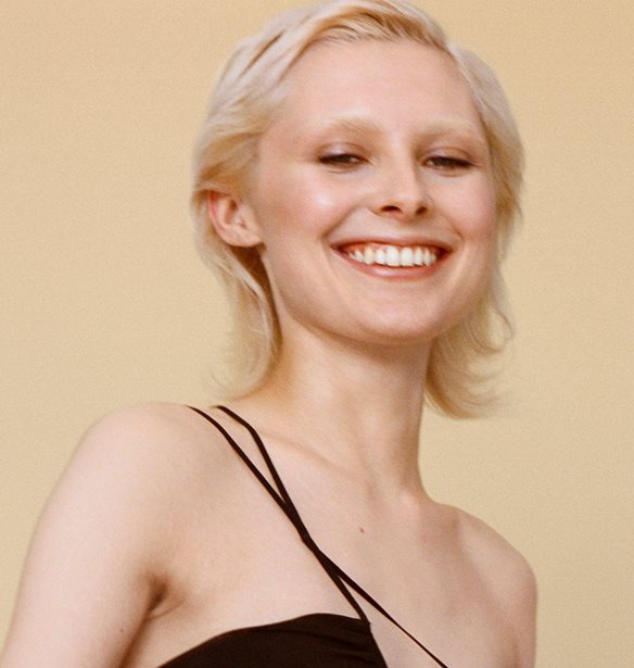 Nensi Dojaka | &#x397; &#x3B1;&#x3BB;&#x3B2;&#x3B1;&#x3BD;&#x3AF;&#x3B4;&#x3B1; &#x3C3;&#x3C7;&#x3B5;&#x3B4;&#x3B9;&#x3AC;&#x3C3;&#x3C4;&#x3C1;&#x3B9;&#x3B1; &#x3BC;&#x3CC;&#x3B4;&#x3B1;&#x3C2; &#x3C0;&#x3BF;&#x3C5; &#x3BA;&#x3AD;&#x3C1;&#x3B4;&#x3B9;&#x3C3;&#x3B5; &#x3C4;&#x3BF; &#x3B2;&#x3C1;&#x3B1;&#x3B2;&#x3B5;&#x3AF;&#x3BF; &#x3BD;&#x3AD;&#x3C9;&#x3BD; &#x3C3;&#x3C7;&#x3B5;&#x3B4;&#x3B9;&#x3B1;&#x3C3;&#x3C4;&#x3CE;&#x3BD; LVMH