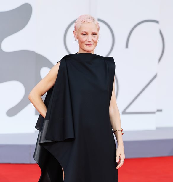 &#x397; Vicky Krieps &#x3B5;&#x3AF;&#x3BD;&#x3B1;&#x3B9; &#x3B7; &#x3BD;&#x3AD;&#x3B1; brand ambassador &#x3C4;&#x3BF;&#x3C5; &#x3BF;&#x3AF;&#x3BA;&#x3BF;&#x3C5; Bottega Veneta