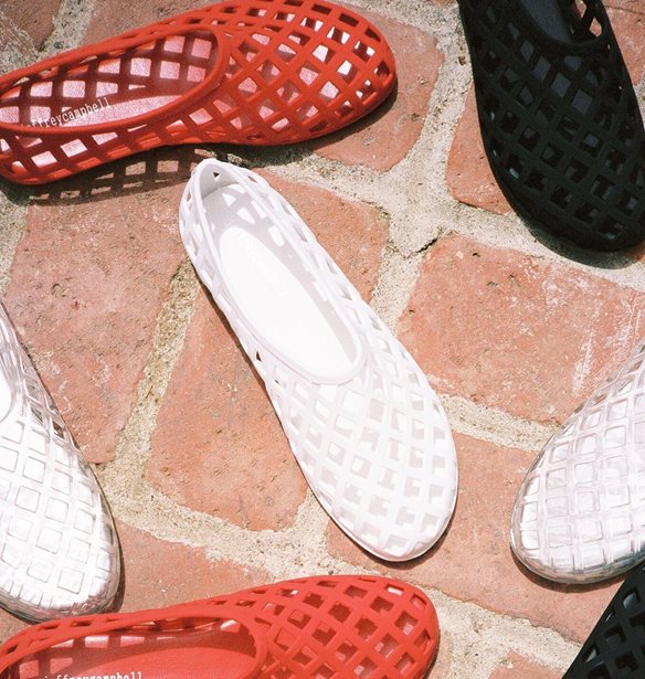 Playful &#x3C3;&#x3C4;&#x3B9;&#x3BB; &#x3BA;&#x3B1;&#x3B9; iconic &#x3C6;&#x3C1;&#x3B5;&#x3C3;&#x3BA;&#x3AC;&#x3B4;&#x3B1; | &#x3A4;&#x3B1; &#x3BD;&#x3AD;&#x3B1; Jelly &#x3C0;&#x3B1;&#x3C0;&#x3BF;&#x3CD;&#x3C4;&#x3C3;&#x3B9;&#x3B1; &#x3C4;&#x3BF;&#x3C5; Jeffrey Campbell