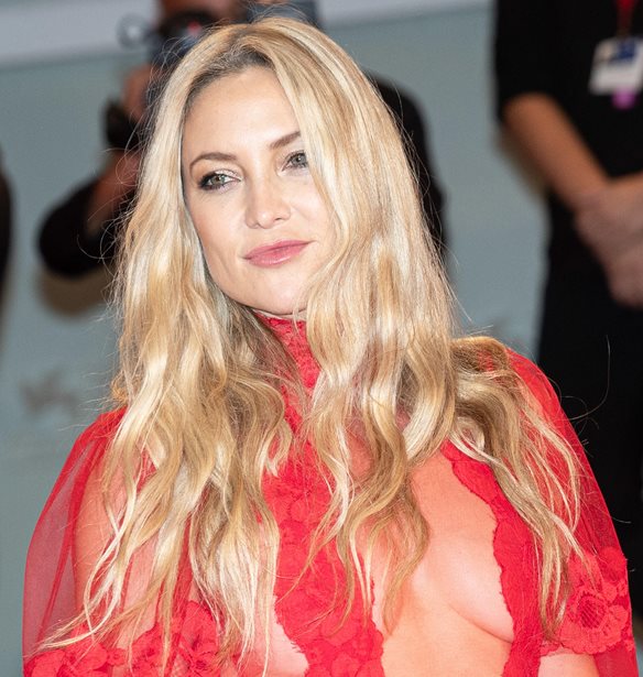 &#x397; Kate Hudson &#x3C5;&#x3B9;&#x3BF;&#x3B8;&#x3AD;&#x3C4;&#x3B7;&#x3C3;&#x3B5; &#x3BC;&#x3B9;&#x3B1; &#x3B1;&#x3C0;&#x3CC; &#x3C4;&#x3B9;&#x3C2; &#x3C0;&#x3B9;&#x3BF; &#x3B4;&#x3C5;&#x3BD;&#x3B1;&#x3C4;&#x3AD;&#x3C2; makeup &#x3C4;&#x3AC;&#x3C3;&#x3B5;&#x3B9;&#x3C2; &#x3C4;&#x3BF;&#x3C5; &#x3C6;&#x3B8;&#x3B9;&#x3BD;&#x3BF;&#x3C0;&#x3CE;&#x3C1;&#x3BF;&#x3C5; &#x3C3;&#x3C4;&#x3BF; &#x3A6;&#x3B5;&#x3C3;&#x3C4;&#x3B9;&#x3B2;&#x3AC;&#x3BB; &#x392;&#x3B5;&#x3BD;&#x3B5;&#x3C4;&#x3AF;&#x3B1;&#x3C2;