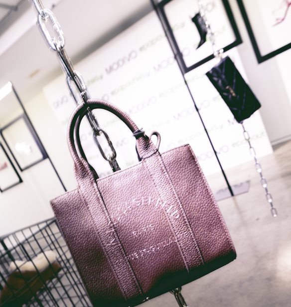 MODIVO &amp; epapoutsia.gr παρουσιάζουν τις χειμερινές συλλογές 2025 μέσα από μια iconic εμπειρία Fashion Art Gallery στην Αθήνα