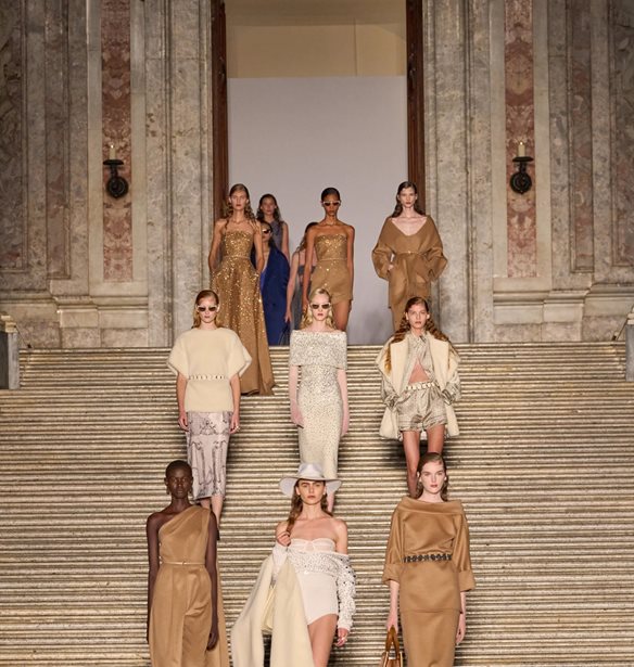 &#x397; &#x3B1;&#x3AF;&#x3B3;&#x3BB;&#x3B7; &#x3C4;&#x3B7;&#x3C2; &#x3B9;&#x3C4;&#x3B1;&#x3BB;&#x3B9;&#x3BA;&#x3AE;&#x3C2; &#x3BA;&#x3BF;&#x3BC;&#x3C8;&#x3CC;&#x3C4;&#x3B7;&#x3C4;&#x3B1;&#x3C2; &#x3BC;&#x3AD;&#x3C3;&#x3B1; &#x3B1;&#x3C0;&#x3CC; &#x3C4;&#x3B7; Resort 2026 &#x3C3;&#x3C5;&#x3BB;&#x3BB;&#x3BF;&#x3B3;&#x3AE;&#x3C2; &#x3C4;&#x3B7;&#x3C2; Max Mara