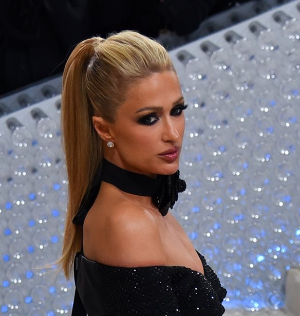 &#x397; Paris Hilton &#x3AD;&#x3BA;&#x3B1;&#x3BD;&#x3B5; &#x3C4;&#x3BF; &#x3BD;&#x3C4;&#x3B5;&#x3BC;&#x3C0;&#x3BF;&#x3CD;&#x3C4;&#x3BF; &#x3C4;&#x3B7;&#x3C2; &#x3C3;&#x3C4;&#x3BF; Met Gala &#x3BC;&#x3B5; &#x3C4;&#x3BF; &#x3C6;&#x3CC;&#x3C1;&#x3B5;&#x3BC;&#x3B1; &#x3C0;&#x3BF;&#x3C5; &#x3B4;&#x3B5;&#x3BD; &#x3C0;&#x3B5;&#x3C1;&#x3B9;&#x3BC;&#x3AD;&#x3BD;&#x3B1;&#x3BC;&#x3B5; &#x3BD;&#x3B1; &#x3C4;&#x3B7; &#x3B4;&#x3BF;&#x3CD;&#x3BC;&#x3B5; &#x3C0;&#x3BF;&#x3C4;&#x3AD;