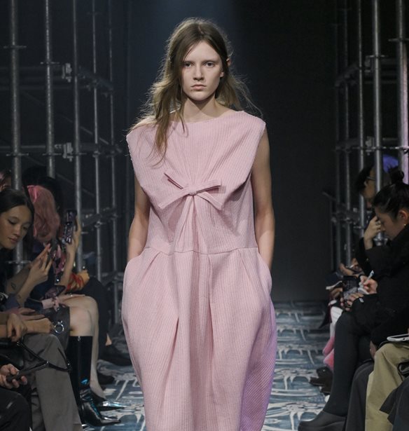 Breaking News | &#x39F; &#x3CC;&#x3BC;&#x3B9;&#x3BB;&#x3BF;&#x3C2; Prada &#x3B5;&#x3BE;&#x3B1;&#x3B3;&#x3CC;&#x3C1;&#x3B1;&#x3C3;&#x3B5; &#x3C4;&#x3BF;&#x3BD; &#x3BF;&#x3AF;&#x3BA;&#x3BF; Versace