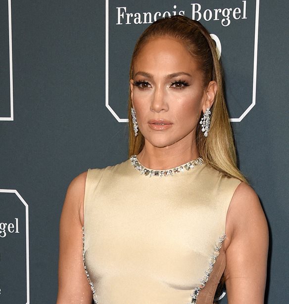 Jennifer Lopez | &#x397; &quot;&#x3C0;&#x3C1;&#x3CC;&#x3B2;&#x3B1; &#x3BD;&#x3C5;&#x3C6;&#x3B9;&#x3BA;&#x3BF;&#x3CD;&quot; &#x3C3;&#x3C4;&#x3B7; &#x3C3;&#x3BA;&#x3B7;&#x3BD;&#x3AE; &#x3C4;&#x3C9;&#x3BD; &#x3B2;&#x3C1;&#x3B1;&#x3B2;&#x3B5;&#x3AF;&#x3C9;&#x3BD; AMAs