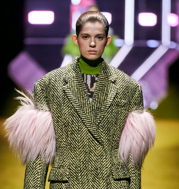 Kristy Ponomar | &#x397; &#x3B9;&#x3C3;&#x3C4;&#x3BF;&#x3C1;&#x3AF;&#x3B1; &#x3C4;&#x3BF;&#x3C5; &#x3BC;&#x3BF;&#x3BD;&#x3C4;&#x3AD;&#x3BB;&#x3BF;&#x3C5; &#x3B1;&#x3C0;&#x3CC; &#x3C4;&#x3B7;&#x3BD; &#x39F;&#x3C5;&#x3BA;&#x3C1;&#x3B1;&#x3BD;&#x3AF;&#x3B1; &#x3C0;&#x3BF;&#x3C5; &#x3AD;&#x3B2;&#x3B1;&#x3BB;&#x3B5; &#x3C4;&#x3B1; &#x3BA;&#x3BB;&#x3AC;&#x3BC;&#x3B1;&#x3C4;&#x3B1; &#x3C3;&#x3C4;&#x3B1; &#x3C0;&#x3B1;&#x3C1;&#x3B1;&#x3C3;&#x3BA;&#x3AE;&#x3BD;&#x3B9;&#x3B1; &#x3C4;&#x3BF;&#x3C5; show Prada