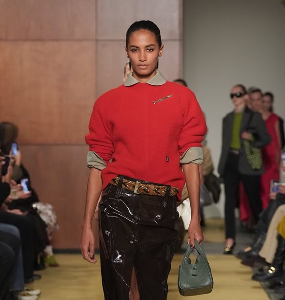 Η κομψότητα της οικειότητας μέσα από την FW 2026-2027 συλλογή του οίκου Tory Burch