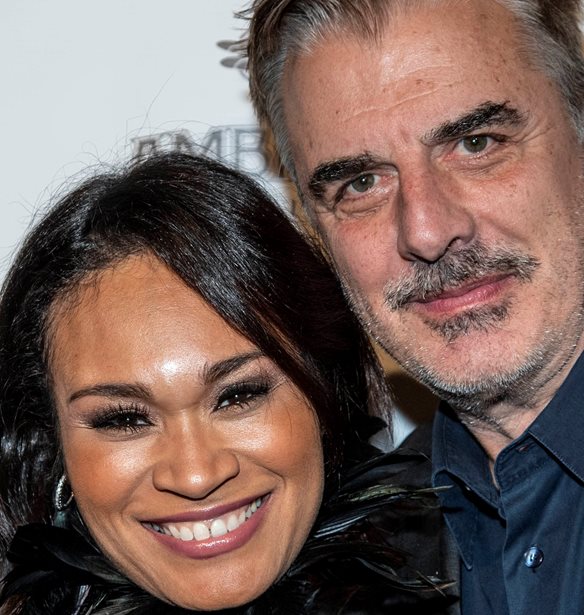 O Chris Noth &#x3C3;&#x3C5;&#x3BD;&#x3B1;&#x3BD;&#x3C4;&#x3AC; &#x3C0;&#x3C1;&#x3CE;&#x3C4;&#x3B7; &#x3C6;&#x3BF;&#x3C1;&#x3AC; &#x3B4;&#x3B7;&#x3BC;&#x3CC;&#x3C3;&#x3B9;&#x3B1; &#x3C4;&#x3B7; &#x3C3;&#x3CD;&#x3B6;&#x3C5;&#x3B3;&#x3CC; &#x3C4;&#x3BF;&#x3C5; &#x3CD;&#x3C3;&#x3C4;&#x3B5;&#x3C1;&#x3B1; &#x3B1;&#x3C0;&#x3CC; &#x3C4;&#x3B9;&#x3C2; &#x3BA;&#x3B1;&#x3C4;&#x3B1;&#x3B3;&#x3B3;&#x3B5;&#x3BB;&#x3AF;&#x3B5;&#x3C2; &#x3B3;&#x3B9;&#x3B1; &#x3C3;&#x3B5;&#x3BE;&#x3BF;&#x3C5;&#x3B1;&#x3BB;&#x3B9;&#x3BA;&#x3AE; &#x3BA;&#x3B1;&#x3BA;&#x3BF;&#x3C0;&#x3BF;&#x3AF;&#x3B7;&#x3C3;&#x3B7;