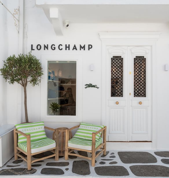 &#x39F; &#x3BF;&#x3AF;&#x3BA;&#x3BF;&#x3C2; Longchamp &#x3B5;&#x3B3;&#x3BA;&#x3B1;&#x3B9;&#x3BD;&#x3AF;&#x3B1;&#x3C3;&#x3B5; &#x3C4;&#x3B7;&#x3BD; boutique &#x3C4;&#x3BF;&#x3C5; &#x3C3;&#x3C4;&#x3B7; &#x39C;&#x3CD;&#x3BA;&#x3BF;&#x3BD;&#x3BF;