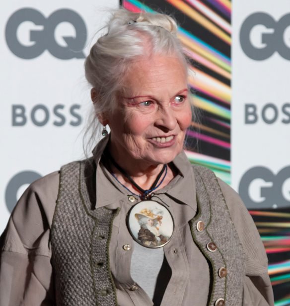 Vivienne Westwood | &#x3A0;&#x3AD;&#x3B8;&#x3B1;&#x3BD;&#x3B5; &#x3B7; &#x3B8;&#x3C1;&#x3C5;&#x3BB;&#x3B9;&#x3BA;&#x3AE; &#x3C3;&#x3C7;&#x3B5;&#x3B4;&#x3B9;&#x3AC;&#x3C3;&#x3C4;&#x3C1;&#x3B9;&#x3B1; &#x3BC;&#x3CC;&#x3B4;&#x3B1;&#x3C2; &#x3C3;&#x3B5; &#x3B7;&#x3BB;&#x3B9;&#x3BA;&#x3AF;&#x3B1; 81 &#x3B5;&#x3C4;&#x3CE;&#x3BD;