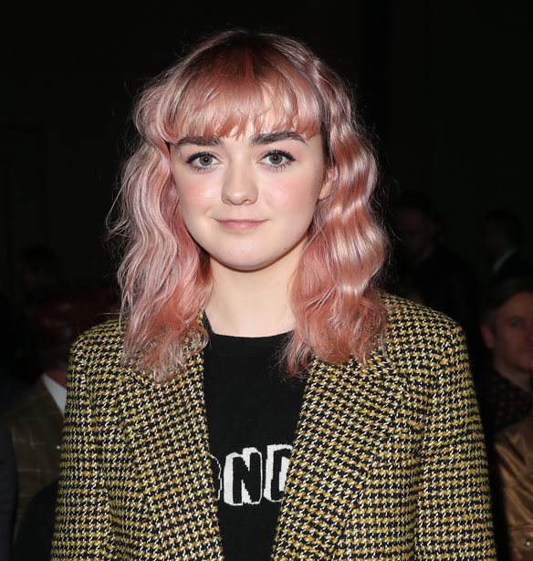 Maisie Williams | &#x397; &#x3C3;&#x3C4;&#x3B1;&#x3C1; &#x3C4;&#x3BF;&#x3C5; Game of Thrones &#x3B1;&#x3C0;&#x3BF;&#x3BA;&#x3AC;&#x3BB;&#x3C5;&#x3C8;&#x3B5; &#x3CC;&#x3C4;&#x3B9; &#x3BF; &#x3C0;&#x3B1;&#x3C4;&#x3AD;&#x3C1;&#x3B1;&#x3C2; &#x3C4;&#x3B7;&#x3C2; &#x3C4;&#x3B7;&#x3BD; &#x3BA;&#x3B1;&#x3BA;&#x3BF;&#x3C0;&#x3BF;&#x3B9;&#x3BF;&#x3CD;&#x3C3;&#x3B5; &#x3BC;&#x3AD;&#x3C7;&#x3C1;&#x3B9; &#x3C4;&#x3B1; 8 &#x3C4;&#x3B7;&#x3C2;