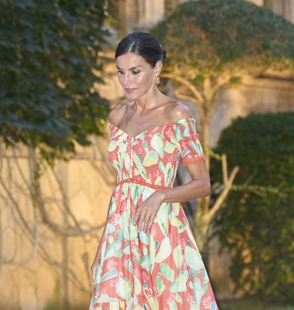 &#x397; &#x3B2;&#x3B1;&#x3C3;&#x3AF;&#x3BB;&#x3B9;&#x3C3;&#x3C3;&#x3B1; Letizia &#x3C6;&#x3CC;&#x3C1;&#x3B5;&#x3C3;&#x3B5; &#x3C4;&#x3B1; &#x3AC;&#x3BD;&#x3B5;&#x3C4;&#x3B1; &#x3C0;&#x3B1;&#x3C0;&#x3BF;&#x3CD;&#x3C4;&#x3C3;&#x3B9;&#x3B1; &#x3C0;&#x3BF;&#x3C5; &#x3C4;&#x3B1;&#x3B9;&#x3C1;&#x3B9;&#x3AC;&#x3B6;&#x3BF;&#x3C5;&#x3BD; &#x3BC;&#x3B5; &#x3C4;&#x3B1; &#x3BA;&#x3B1;&#x3BB;&#x3BF;&#x3BA;&#x3B1;&#x3B9;&#x3C1;&#x3B9;&#x3BD;&#x3AC; &#x3C6;&#x3BF;&#x3C1;&#x3AD;&#x3BC;&#x3B1;&#x3C4;&#x3B1;