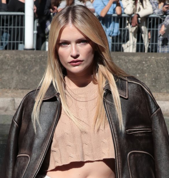 Camille Razat | &#x397; 27&#x3C7;&#x3C1;&#x3BF;&#x3BD;&#x3B7; &#x393;&#x3B1;&#x3BB;&#x3BB;&#x3AF;&#x3B4;&#x3B1; &#x3B7;&#x3B8;&#x3BF;&#x3C0;&#x3BF;&#x3B9;&#x3CC;&#x3C2; &#x3C0;&#x3BF;&#x3C5; &#x3B1;&#x3C0;&#x3AD;&#x3BA;&#x3C4;&#x3B7;&#x3C3;&#x3B5; &#x3B5;&#x3BA;&#x3B1;&#x3C4;&#x3BF;&#x3BC;&#x3BC;&#x3CD;&#x3C1;&#x3B9;&#x3B1; fans &#x3BC;&#x3AD;&#x3C3;&#x3B1; &#x3B1;&#x3C0;&#x3CC; &#x3C4;&#x3BF;&#x3BD; &#x3C1;&#x3CC;&#x3BB;&#x3BF; &#x3C4;&#x3B7;&#x3C2; &#x3C3;&#x3C4;&#x3BF; &#x27;Emily In Paris&#x27;