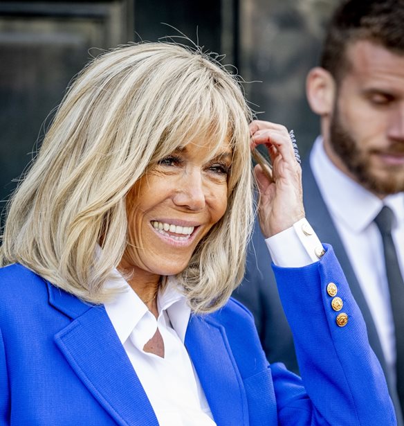 &#x397; Brigitte Macron &#x3B8;&#x3B1; &#x3BA;&#x3AC;&#x3BD;&#x3B5;&#x3B9; guest &#x3B5;&#x3BC;&#x3C6;&#x3AC;&#x3BD;&#x3B9;&#x3C3;&#x3B7; &#x3C3;&#x3C4;&#x3BF; Emily in Paris