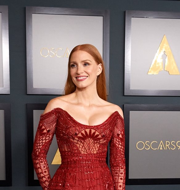 Jessica Chastain | &#x397; &#x3C4;&#x3BF;&#x3CD;&#x3BC;&#x3C0;&#x3B1; &#x3C3;&#x3C4;&#x3B7;&#x3BD; &#x3C4;&#x3B5;&#x3BB;&#x3B5;&#x3C4;&#x3AE; &#x3C4;&#x3C9;&#x3BD; SAG Awards &#x3BB;&#x3AF;&#x3B3;&#x3BF; &#x3C0;&#x3C1;&#x3B9;&#x3BD; &#x3C0;&#x3B1;&#x3C1;&#x3B1;&#x3BB;&#x3AC;&#x3B2;&#x3B5;&#x3B9; &#x3C4;&#x3BF; &#x3B2;&#x3C1;&#x3B1;&#x3B2;&#x3B5;&#x3AF;&#x3BF; &#x3C4;&#x3B7;&#x3C2; (&#x3B2;&#x3AF;&#x3BD;&#x3C4;&#x3B5;&#x3BF;)
