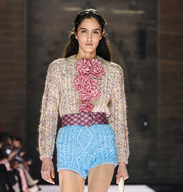 Dior, Gucci, Louis Vuitton | &#x397; &#x3C0;&#x3B1;&#x3C1;&#x3BF;&#x3C5;&#x3C3;&#x3AF;&#x3B1;&#x3C3;&#x3B7; &#x3C4;&#x3C9;&#x3BD; Cruise 2027 &#x3C3;&#x3C5;&#x3BB;&#x3BB;&#x3BF;&#x3B3;&#x3CE;&#x3BD; &#x3C4;&#x3BF;&#x3C5;&#x3C2; &#x3AD;&#x3C7;&#x3B5;&#x3B9; &#x3BA;&#x3AC;&#x3C4;&#x3B9; &#x3BA;&#x3BF;&#x3B9;&#x3BD;&#x3CC;