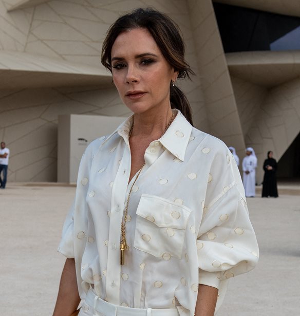 Victoria Beckham | To throwback &#x3B2;&#x3AF;&#x3BD;&#x3C4;&#x3B5;&#x3BF; &#x3B1;&#x3C0;&#x3CC; &#x3C4;&#x3B7;&#x3BD; &#x3B5;&#x3C0;&#x3BF;&#x3C7;&#x3AE; &#x3C4;&#x3C9;&#x3BD; Spice Girls &#x3C0;&#x3BF;&#x3C5; &#x3B1;&#x3BD;&#x3AD;&#x3B2;&#x3B1;&#x3C3;&#x3B5; &#x3B3;&#x3B9;&#x3B1; &#x3C4;&#x3B1; &#x3B3;&#x3B5;&#x3BD;&#x3AD;&#x3B8;&#x3BB;&#x3B9;&#x3B1; &#x3C4;&#x3B7;&#x3C2; Emma Bunton