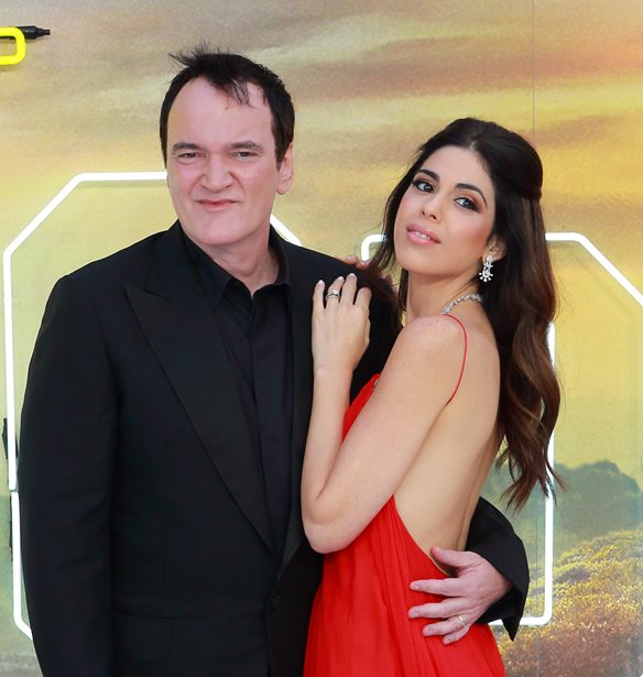 Quentin Tarantino | H &#x3C3;&#x3CD;&#x3B6;&#x3C5;&#x3B3;&#x3CC;&#x3C2; &#x3C4;&#x3BF;&#x3C5;, Daniella, &#x3B3;&#x3AD;&#x3BD;&#x3BD;&#x3B7;&#x3C3;&#x3B5; &#x3C4;&#x3BF; &#x3B4;&#x3B5;&#x3CD;&#x3C4;&#x3B5;&#x3C1;&#x3BF; &#x3C0;&#x3B1;&#x3B9;&#x3B4;&#x3AF; &#x3C4;&#x3BF;&#x3C5;&#x3C2;