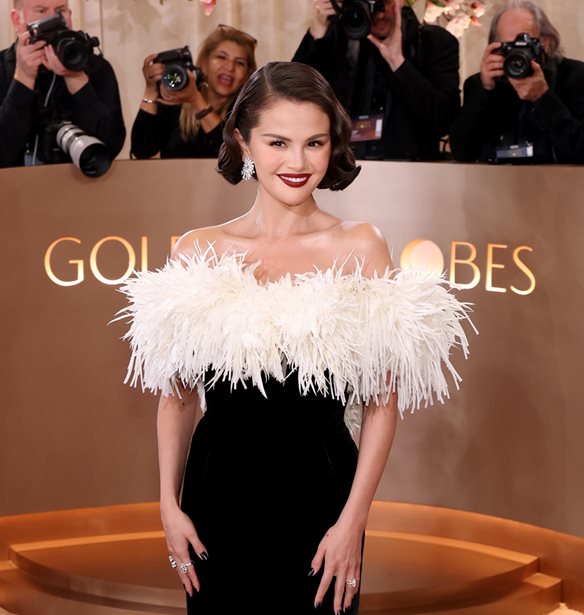 Selena Gomez | Χρειάστηκαν 323 ώρες για να δημιουργηθεί το Chanel φόρεμά της για τις Χρυσές Σφαίρες