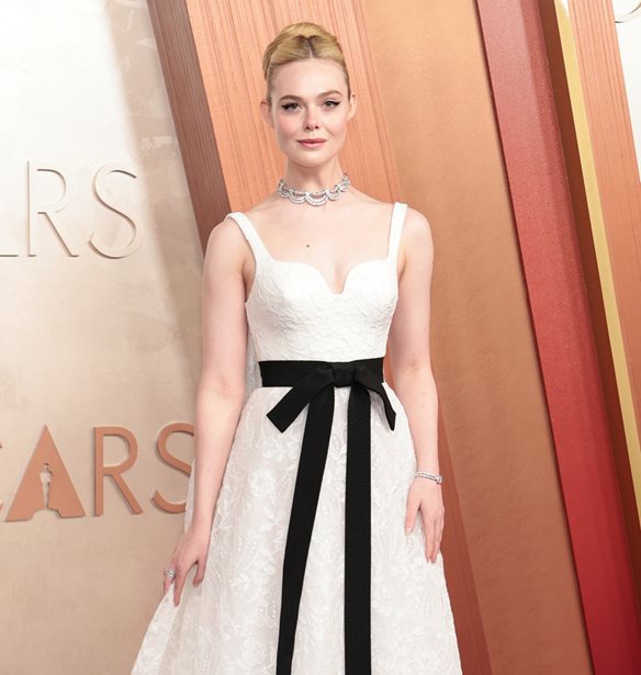 Elle Fanning | &#x397; &#x3B5;&#x3BC;&#x3C6;&#x3AC;&#x3BD;&#x3B9;&#x3C3;&#x3B7; &#x3C3;&#x3C4;&#x3BF; &#x3BA;&#x3CC;&#x3BA;&#x3BA;&#x3B9;&#x3BD;&#x3BF; &#x3C7;&#x3B1;&#x3BB;&#x3AF; &#x3C4;&#x3C9;&#x3BD; &#x39F;scars &#x3BC;&#x27;&#x3AD;&#x3BD;&#x3B1; &#x3C6;&#x3CC;&#x3C1;&#x3B5;&#x3BC;&#x3B1; &#x3B5;&#x3BC;&#x3C0;&#x3BD;&#x3B5;&#x3C5;&#x3C3;&#x3BC;&#x3AD;&#x3BD;&#x3BF; &#x3B1;&#x3C0;&#x3CC; &#x3C4;&#x3B7;&#x3BD; &#x3C0;&#x3C1;&#x3CE;&#x3C4;&#x3B7; &#x3C3;&#x3C5;&#x3BB;&#x3BB;&#x3BF;&#x3B3;&#x3AE; &#x3C4;&#x3BF;&#x3C5; Hubert de Givenchy