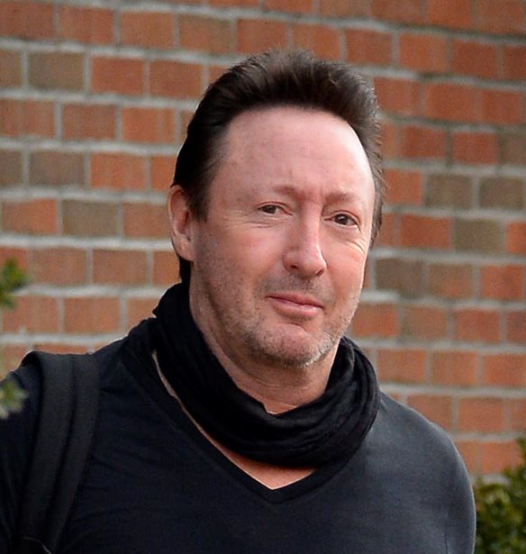 Julian Lennon | &#x39F; &#x3B3;&#x3B9;&#x3BF;&#x3C2; &#x3C4;&#x3BF;&#x3C5; John Lennon &#x3B4;&#x3B7;&#x3BC;&#x3BF;&#x3C0;&#x3C1;&#x3B1;&#x3C4;&#x3B5;&#x3AF; &#x3C9;&#x3C2; NFT &#x3C0;&#x3C1;&#x3BF;&#x3C3;&#x3C9;&#x3C0;&#x3B9;&#x3BA;&#x3AC; &#x3B1;&#x3BD;&#x3C4;&#x3B9;&#x3BA;&#x3B5;&#x3AF;&#x3BC;&#x3B5;&#x3BD;&#x3B1; &#x3C4;&#x3BF;&#x3C5; &#x3B4;&#x3B9;&#x3AC;&#x3C3;&#x3B7;&#x3BC;&#x3BF;&#x3C5; &#x3C4;&#x3C1;&#x3B1;&#x3B3;&#x3BF;&#x3C5;&#x3B4;&#x3B9;&#x3C3;&#x3C4;&#x3AE;