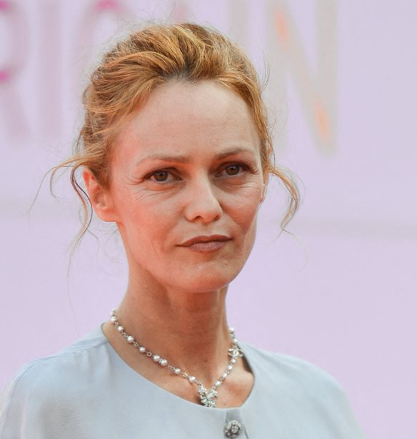 &#x397; Vanessa Paradis &#x3BA;&#x3C1;&#x3BF;&#x3CD;&#x3B5;&#x3B9; &#x3C4;&#x3BF;&#x3BD; &#x3BA;&#x3CE;&#x3B4;&#x3C9;&#x3BD;&#x3B1; &#x3C4;&#x3BF;&#x3C5; &#x3BA;&#x3B9;&#x3BD;&#x3B4;&#x3CD;&#x3BD;&#x3BF;&#x3C5; &#x3C3;&#x3C7;&#x3B5;&#x3C4;&#x3B9;&#x3BA;&#x3AC; &#x3BC;&#x3B5; &#x3C4;&#x3B7;&#x3BD; &#x3BA;&#x3B1;&#x3C4;&#x3AC;&#x3C3;&#x3C4;&#x3B1;&#x3C3;&#x3B7; &#x3C0;&#x3BF;&#x3C5; &#x3B5;&#x3C0;&#x3B9;&#x3BA;&#x3C1;&#x3B1;&#x3C4;&#x3B5;&#x3AF; &#x3C3;&#x3C4;&#x3B7;&#x3BD; &#x3A5;&#x3B5;&#x3BC;&#x3AD;&#x3BD;&#x3B7;