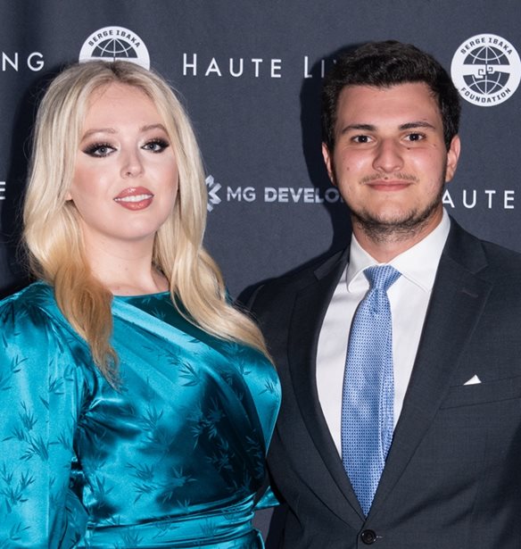 Tiffany Trump | O &#x3C0;&#x3BF;&#x3BB;&#x3C5;&#x3C4;&#x3B5;&#x3BB;&#x3AE;&#x3C2; &#x3B3;&#x3AC;&#x3BC;&#x3BF;&#x3C2; &#x3C4;&#x3B7;&#x3C2; &#x3BA;&#x3CC;&#x3C1;&#x3B7;&#x3C2; &#x3C4;&#x3BF;&#x3C5; Donald Trump &#x3BC;&#x3B5; &#x3C4;&#x3BF;&#x3BD; &#x3B4;&#x3B9;&#x3C3;&#x3B5;&#x3BA;&#x3B1;&#x3C4;&#x3BF;&#x3BC;&#x3BC;&#x3C5;&#x3C1;&#x3B9;&#x3BF;&#x3CD;&#x3C7;&#x3BF; Michael Boulos